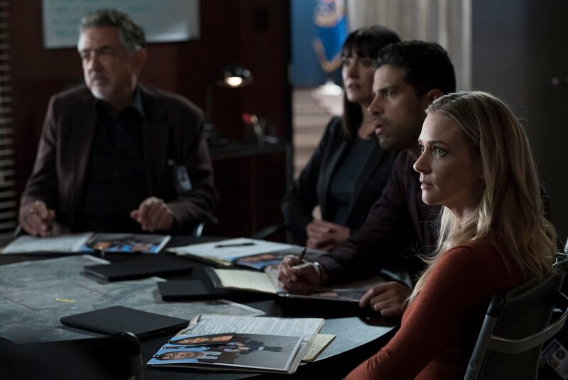 David Rossi (Joe Mantegna), Emily Prentiss (Paget Brewster), Luke Alvez (Adam Rodriguez) und Jennifer Jareau (A.J. Cook). – Bild: ABC Studios-CBS Broadcasting, 13TH STREET