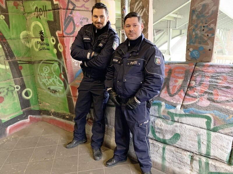 Stephan Sindera (l.); Paul Richter (r.) – Bild: SAT.1 /​ Nicole Adolph