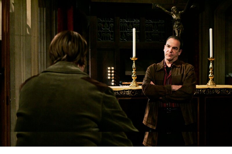 Criminal Minds Season 1 – Die ähnlichen brutalen Morde eines New Yorker Taxifahrers, einer jungen Frau und eines Priesters führen die Polizei zu dem Verdacht, dass sie es mit einem Serienmörder zu tun haben. – Bild: 13TH STREET