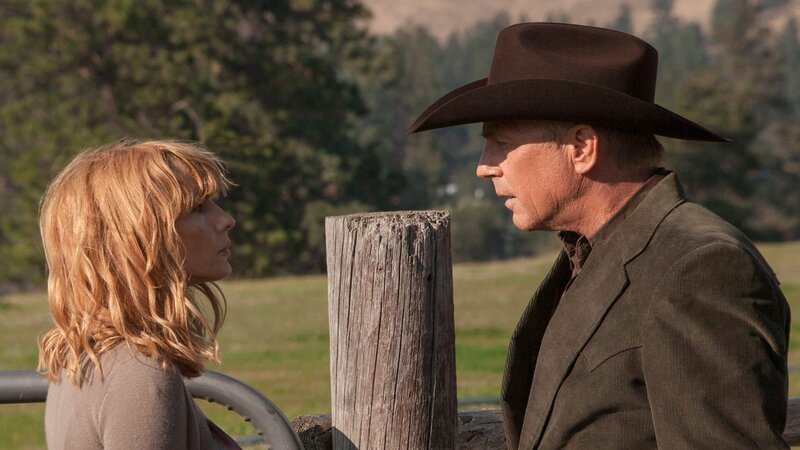 Beth Dutton (Kelly Reilly) und John Dutton (Kevin Costner) – Bild: AXN Black