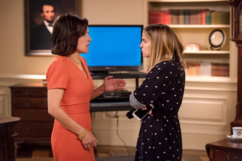 (v.l.n.r.) Julia Louis-Dreyfus als Selina Meyer, Anna Chlumsky als Amy Brookheimer – Bild: LACEY_TERRELL /​ Home Box Office, Inc.