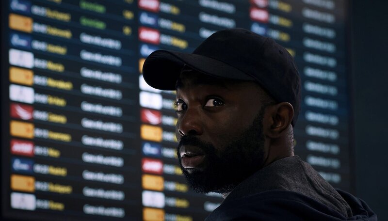 George (Paapa Essiedu) – Bild: Simon Ridgway /​ Sky Studios /​ Die Verwendung ist nur bei redaktioneller Berichterstattung im Rahmen einer Programmank¸ndigung ab 2 Monate vor der ersten Auss /​ © 2021 Sky Studios Limited. All Rights Reserved.