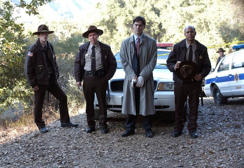 Aaron Hotchner (Thomas Gibson, 2.v.r.) – Bild: GALE ADLER