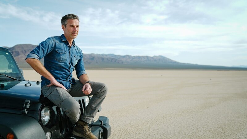 Dirk Steffens auf dem Weg zum „Tal des Todes“. – Bild: ZDF/​Oliver Roetz