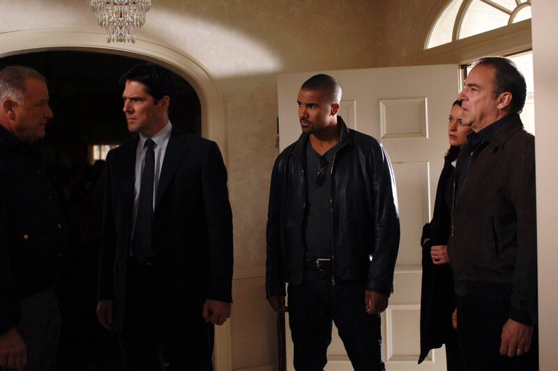 In einer Episode von „Criminal Minds“ rushes das Team, um einen Killer zu finden, der glaubt, er tue Gottes Werk. – Bild: MONTY BRINTON /​ 13TH Street