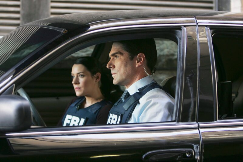 Die Zeit drängt, der Reaper muss gefasst werden, bevor er mehr Unheil anrichtet. Prentiss (Paget Brewster, l.) und Hotch (Thomas Gibson, r.) versuchen alles, doch der Reaper ist ihnen einen Schritt voraus … – Bild: 13th Street