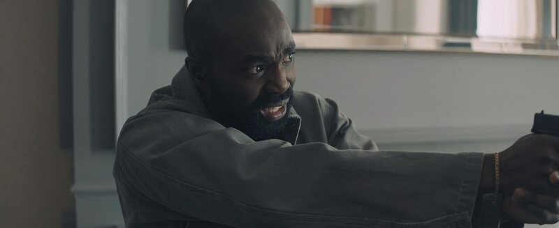 George (Paapa Essiedu) – Bild: Urban Myth Films /​ Sky Studios /​ Die Verwendung ist nur bei redaktioneller Berichterstattung im Rahmen einer Programmank¸ndigung ab 2 Monate vor der ersten Auss /​ © 2021 Sky Studios Limited. All Rights Reserved.