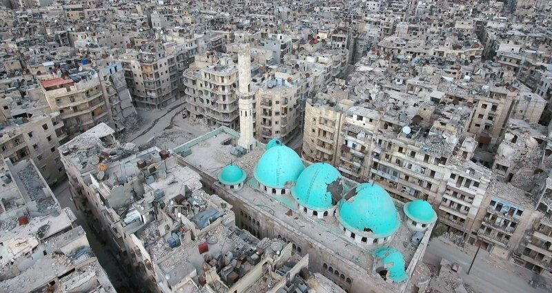 Die vom Krieg zerstörte Stadt Homs in Syrien. – Bild: ORF/​Halbtotal Film