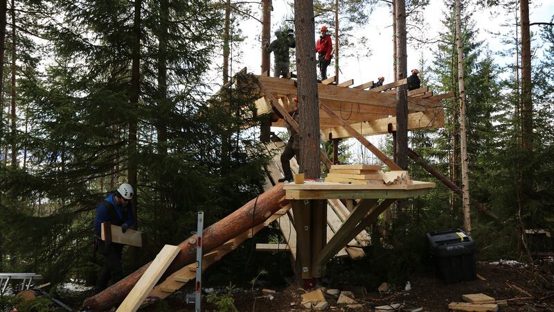 Arbeiter bauen – Bild: Warner Bros. Discovery