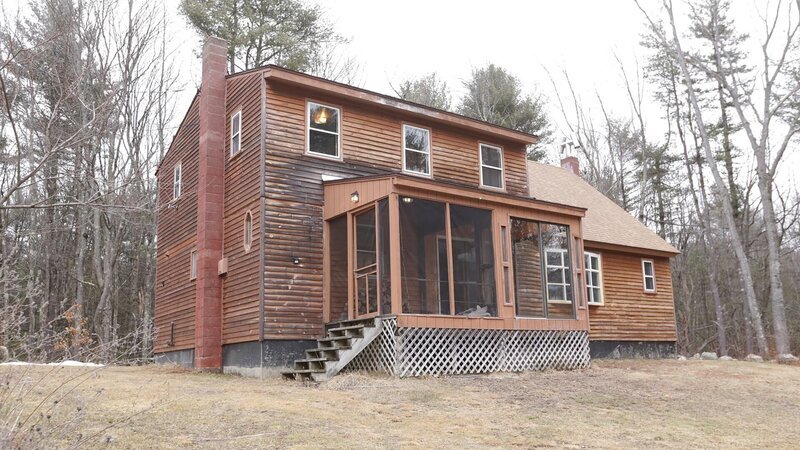 The exterior of the Brookside Cabin in Massachusetts, as seen on HGTV’s Log Cabin Living – Bild: WSP 6D DS3 /​ © 2018, Scripps Networks, LLC. All Rights Reserved.