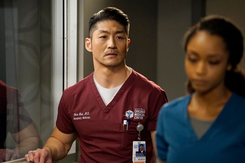 Pictured L-R: Ethan Choi (Brian Tee), April Sexton (Yaya DaCosta) – Bild: NBC
