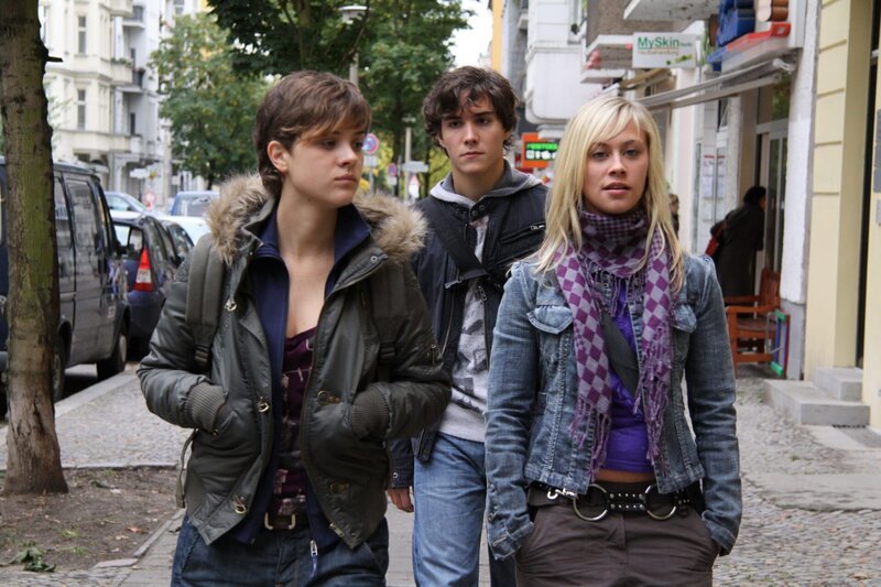 Von links: Susanne (Saskia Schindler), Josch (François Goeske) und Kati (Sina Tkotsch). – Bild: ARD Degeto/Hermann Ebling Von links: Susanne (Saskia Schindler), Josch (François Goeske) und Kati (Sina Tkotsch). – Bild: ARD Degeto/Hermann Ebling