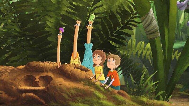 Lea und Luis sind sich sicher: Der Apfelbaum braucht Liebe, um vom Apfelpfutsch geheilt zu werden. – Bild: ZDF/​Akkord Film/​Bastei Lübbe AG /​ KiKA