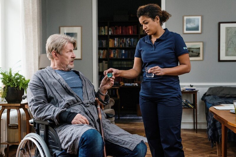l-r: LMJ (Rolf Lassgård), Matilda (Angelika Prick) – Bild: Peter Cederling /​ ZDF Enterprises GmbH