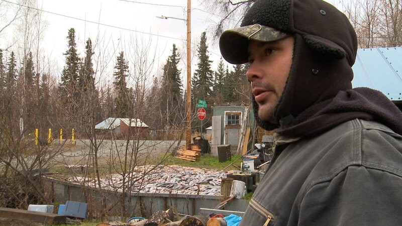 Thomas Moore waits for Dustin Baughman to show up for work. – Bild: Discovery Communications