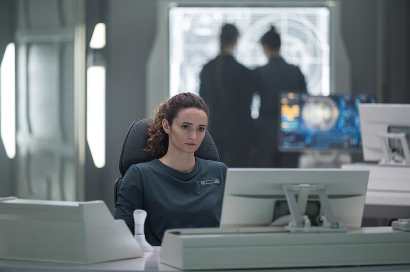 Lt. Sharon Garnet (Christie Burke) – Bild: Ark TV Holdings, Inc./​SYFY /​ Electric Entertainment /​ Die Verwendung ist nur bei redaktioneller Berichterstattung im Rahmen einer Programmankündigung ab 2 Monate vor der ersten Auss /​ ©2023 Ark TV Holdings, Inc. All Rights Reserved.