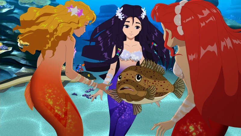 Die Fische bitten Emma, Cleo und Rikki (v.l.n.r.) um Hilfe. Es verschwinden immer mehr Clownfische. – Bild: ZDF/​Les Cartooneurs Associés