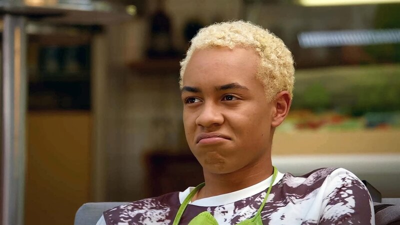 Pawel (Noel Okwanga) befürchtet, am Ende seiner Zeit an Einstein vergessen zu werden. – Bild: mdr/​Saxonia Media