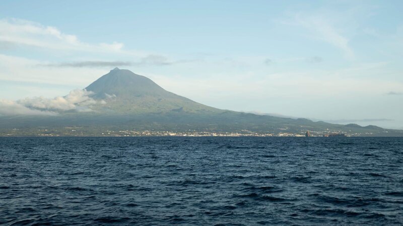 Der Berg Pico. – Bild: Lucky 8 TV /​ Discovery Communications LLC