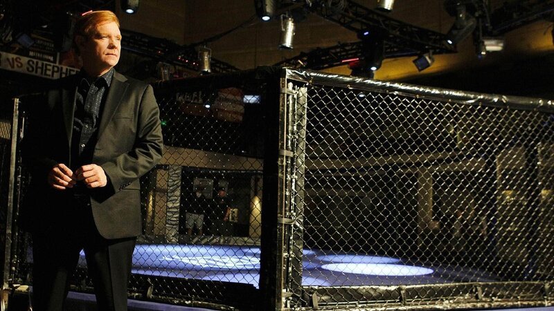 Horatio (David Caruso) muss einen Boxkämpfer schützen, der mit seiner Zeugenaussage Horatios Widersacher Dante vor Jahren hinter Gittern gebracht hat. – Bild: TVNOW /​ CBS