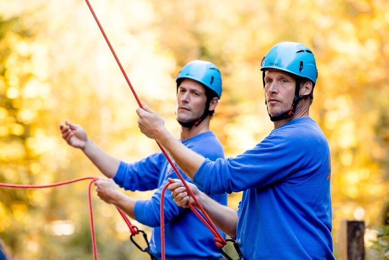 Lukas Seidl (Michael Raphael Klein, l.); Max Raichinger (Alexander Koll, r.) – Bild: Nadine Rupp