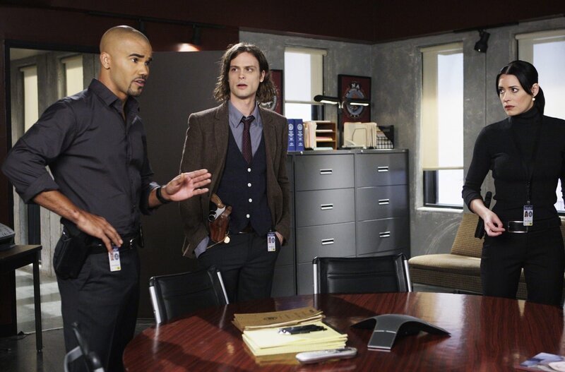Das BAU Team wird nach Ashburn, Virginia, gerufen um einen neuen Fall zu lösen: Morgan (Shemar Moore, l.), Reid (Matthew Gray Gubler, M.) und Prentiss (Paget Brewster, r.). – Bild: PLURIMEDIA (ABC Studios)