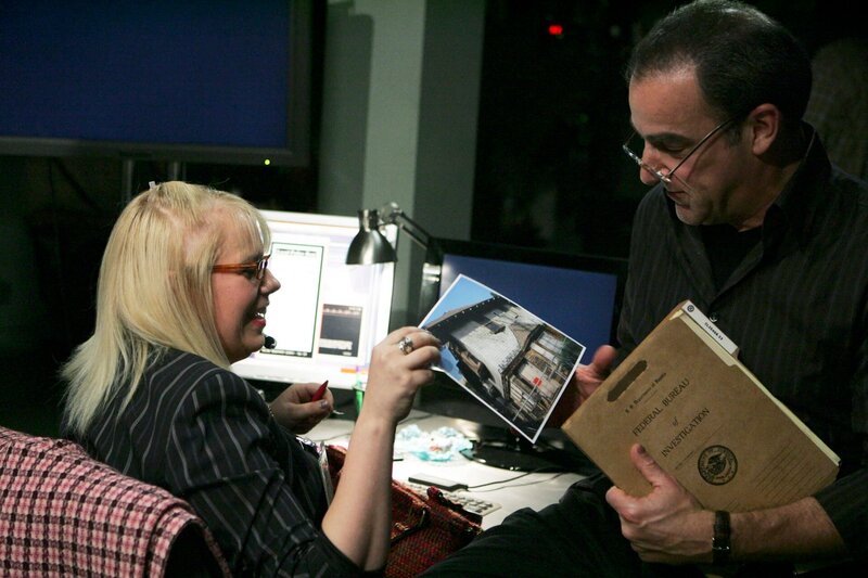 Criminal Minds Season1, Criminal Minds Staffel1, regie USA 2005, Darsteller  CRIMINAL MINDS – „Riding the Lightening“ – Husband and wife serial killers sit on death row hours away from getting the chair when the BAU team arrives to dissect their crimes and behavior, on „Criminal Minds“ airing Wednesday, January 25, 9:00PM ET/​PT on CBS.Ê(TOUCHSTONE TV/​CLIFF LIPSON) KIRSTEN VANGSNESS, MANDY PATINKIN – Bild: 13th Street