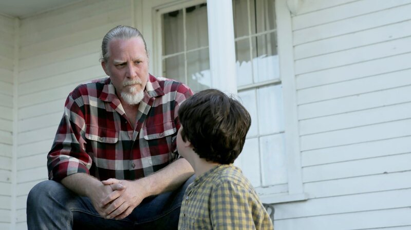 L-R: Michael Ryan speaks to his son, Dennis. – Bild: Discovery Communications