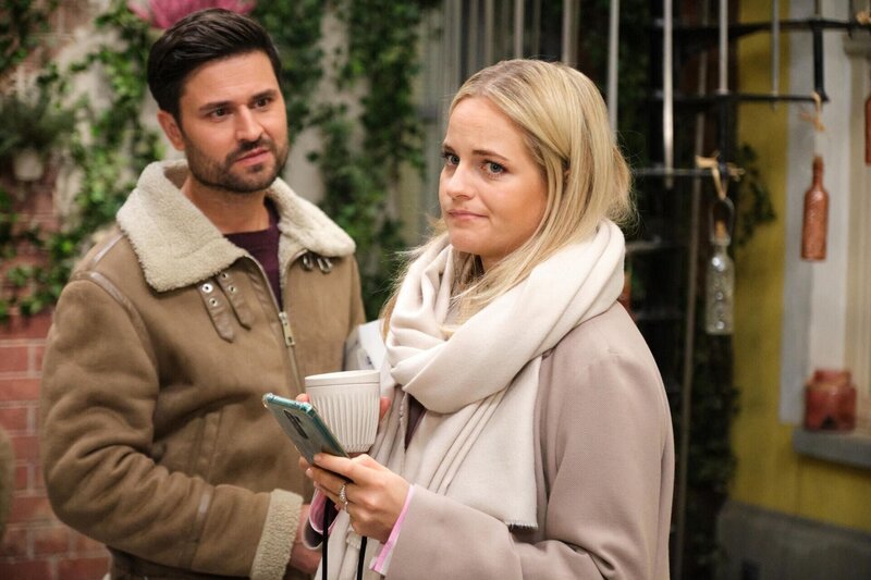 Unter uns (UU) 7537: Nachricht von Vivien? – fernsehserien.de