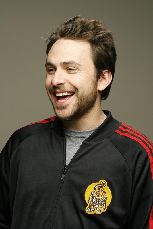 (3. Staffel) – Charlie Kelly (Charlie Day) legt auf Hygiene keinen besonderen Wert, ist stets pleite und verbringt viel Zeit mit Schnüffeln … – Bild: Fox