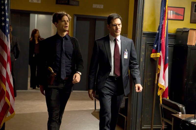 Ein neuer Fall wartet auf Hotch (Thomas Gibson, r.) und Reid (Matthew Gray Gubler, l.) … – Bild: 13th Street