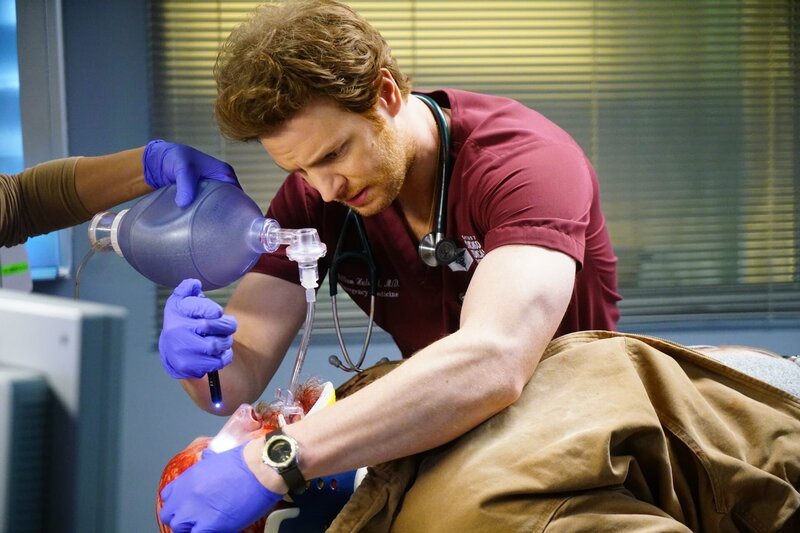 Pictured: (l-r) Will Halstead (Nick Gehlfuss) – Bild: NBC /​ Elizabeth Sisson/​NBC
