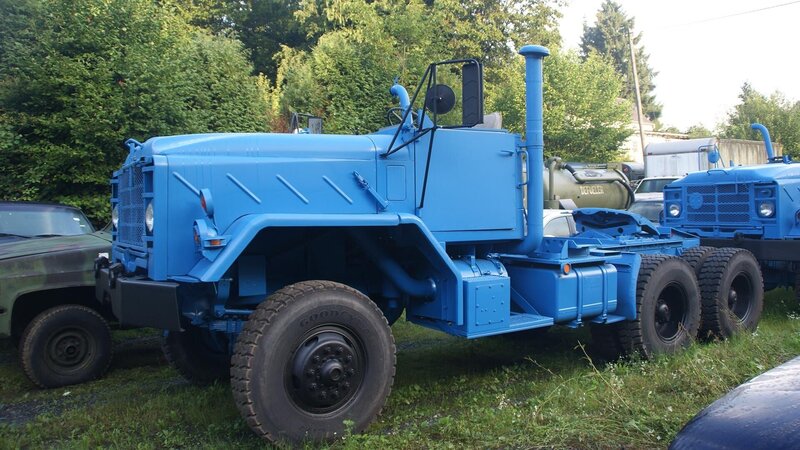 The truck that used to be green, is now a beautiful blue color thanks to Günther. – Bild: Warner Bros. Discovery
