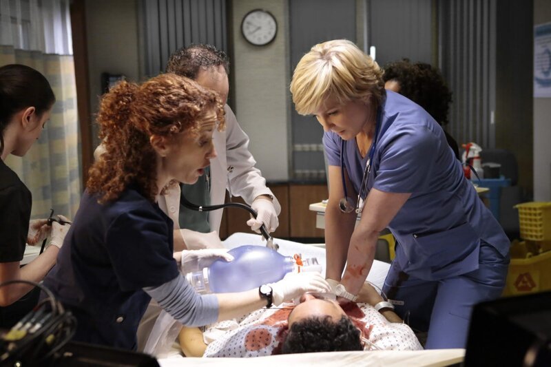„The Art of War“ -- When a member of the Reagan clan is shot, Danny’s tries to track down the gang member responsible, without letting his emotions get the best of him. Also, he must get creative in order to bring in witnesses, in the conclusion of the two-part fifth season finale of BLUE BLOODS. Pictured: Amy Carlson as Linda Reagan. – Bild: CBS Broadcasting Inc.