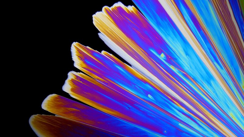 Makroaufnahme von Zitronens‰ure-Kristallen. – Bild: Xinzhi Digital Media /​ ZDF