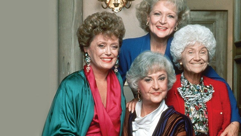 L-R: Blanche Devereaux (Rue McClanahan), Dorothy Zbornak (Bea Arthur), Rose Nylund (Betty White, hinten), Sophia Petrillo (Estelle Getty). – Bild: RTV SLO