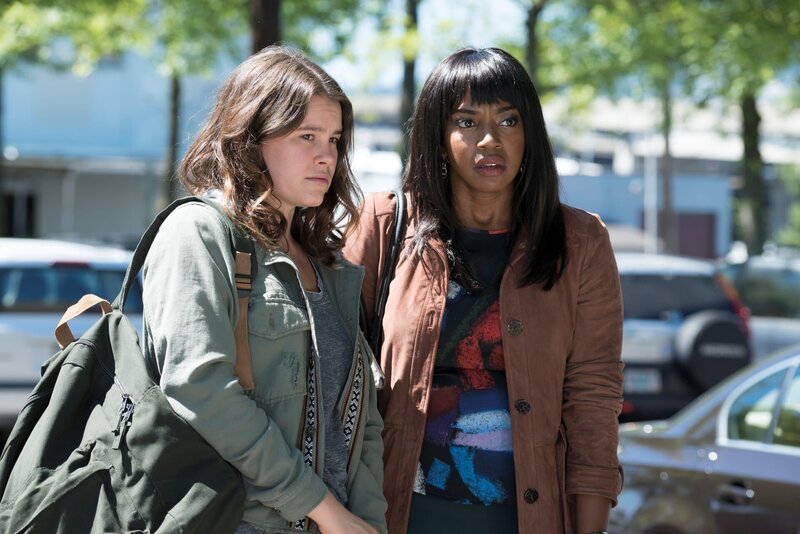 L-R: Kirsten (Sosie Bacon) and Ashley (Jerrika Hinton) – Bild: Sky Atlantic HD /​ HBO