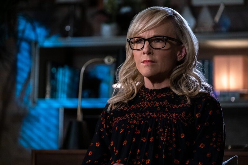 Linda Martin (Rachael Harris) – Bild: DC Comics /​ Warner Bros. Entertainment Inc.