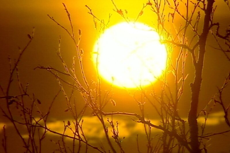 MDR Fernsehen WINTERREISE DURCH LAPPLAND, „Leben jenseits des Polarkreises“, am Samstag (18.01.14) um 12:00 Uhr. Polarsonne – Bild: Philipp Thurmaier / BR MDR Fernsehen WINTERREISE DURCH LAPPLAND, „Leben jenseits des Polarkreises“, am Samstag (18.01.14) um 12:00 Uhr. Polarsonne – Bild: Philipp Thurmaier / BR