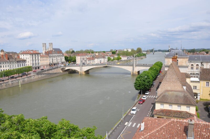 Chalon-sur-Saône ist eine französische Stadt im Département Saône-et-Loire in der Region Bourgogne-Franche-Comté. – Bild: Bewegte Zeiten GmbH/​Annette von Donop