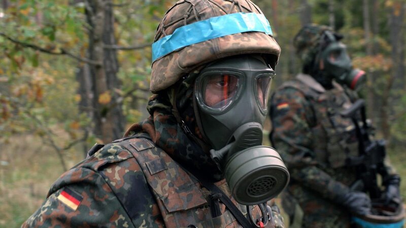 Die Dokumentation „Mensch Soldat – Unser Leben mit der Bundeswehr“ begleitet Lebenslinien verschiedener Soldatinnen und Soldaten am größten Heeresstandort der Bundeswehr, im niedersächsischen Munster. – Bild: RTLZWEI