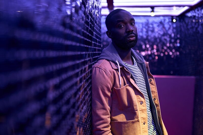 This time the stakes are higher than ever before. When George (Paapa Essiedu) and the team find themselves stuck in a loop in which the world ends every three weeks, they will have to find a solution before Earth implodes for the final time and wipes out humanity forever. – Bild: Simon Ridgway /​ Sky Studios /​ Die Verwendung ist nur bei redaktioneller Berichterstattung im Rahmen einer Programmankündigung ab 2 Monate vor der ersten Auss /​ © Sky Studios Limited. All Rights Reserved.