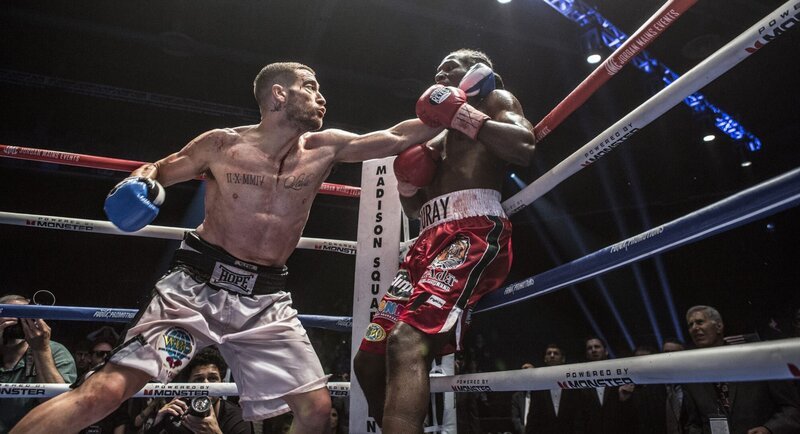 Der Boxer Billy „The Great“ Hope (Jake Gyllenhaal, l.) stellt sich jedem Kampf, doch auch gegen Kalil Turay (Rayco Saunders, r.) muss er erst viele Schläge einstecken, bevor er sein volles Potenzial ausschöpft … – Bild: Tobis Film/ The Weinstein Company Der Boxer Billy „The Great“ Hope (Jake Gyllenhaal, l.) stellt sich jedem Kampf, doch auch gegen Kalil Turay (Rayco Saunders, r.) muss er erst viele Schläge einstecken, bevor er sein volles Potenzial ausschöpft … – Bild: Tobis Film/ The Weinstein Company
