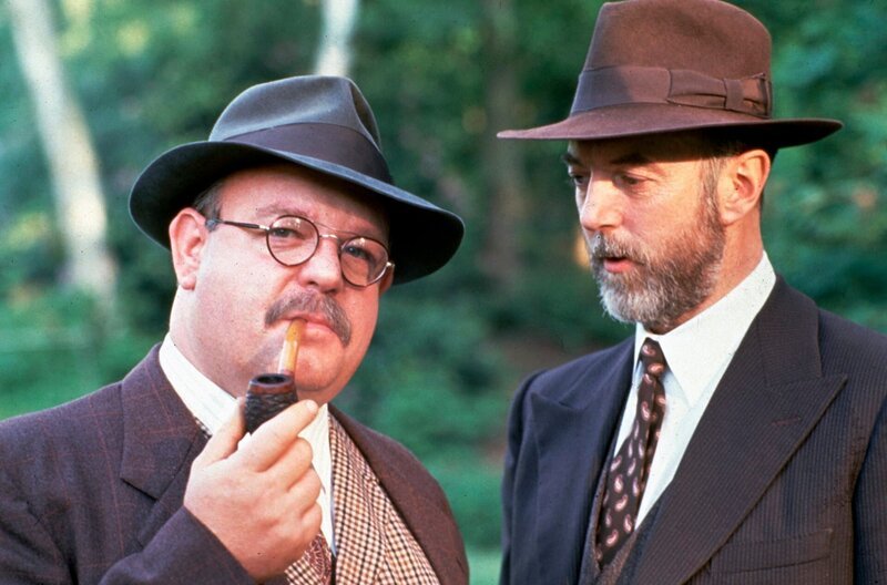 v.l.n.r. Giraud (Bill Moody) und Lucien Bex (Bernard Latham) – Bild: WDR/​ITV plc/​Granada International