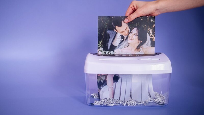 „Verheiratet, geschieden, Single“ – Kinder, Hausbau und dann Scheidung. – Bild: Flow Media