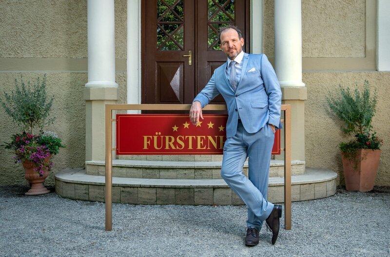 Timo Ben Schöfer (Markus Schwarzbach). – Bild: ORF/​ARD/​Christof Arnold