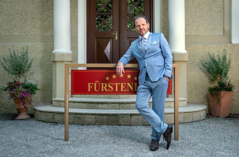 Timo Ben Schöfer (Markus Schwarzbach). – Bild: ORF/​ARD/​Christof Arnold