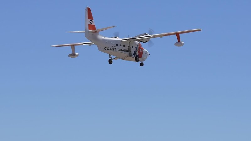 Grumman HU-16 bei einem Testflug. – Bild: Warner Bros. Discovery