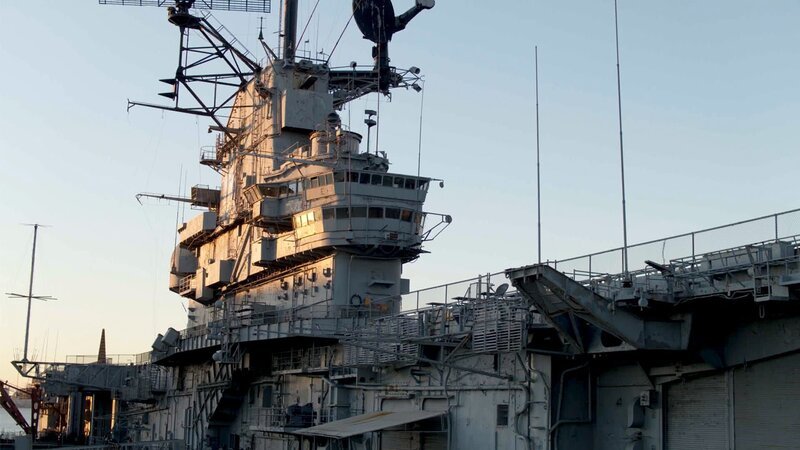 Die „USS Hornet (CV-12)“ ist ein Flugzeugträger der United States Navy. Sie diente im Zweiten Weltkrieg, im Koreakrieg und im Vietnamkrieg. Heute ist die „USS Hornet“ ein Museumsschiff und befindet sich in Alameda (Kalifornien, USA). – Bild: ZDF und Steve Pitre