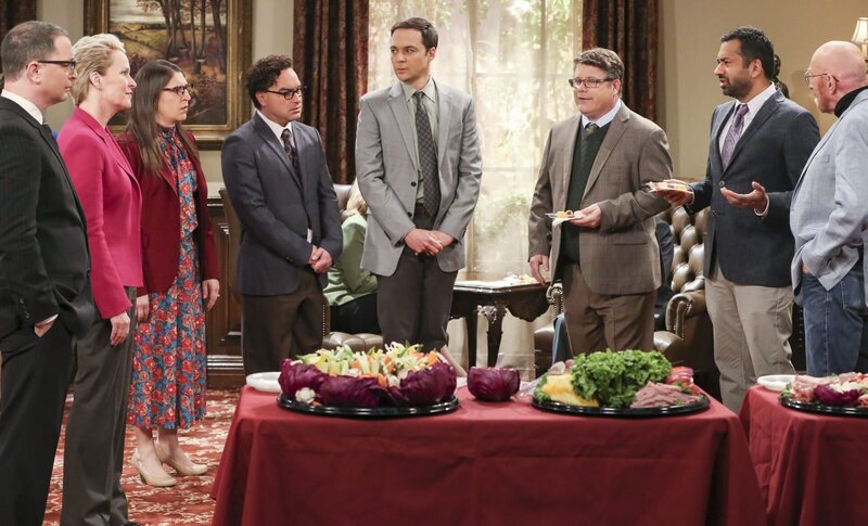 Die Big Bang Theory, Die Nobelpreisträger-Beleidigung. Um Amys und Sheldons Gewinnchancen auf den Nobelpreis zu erhöhen, gibt Universitätsdirektor Siebert einen kleinen Empfang. – Bild: CBS Broadcasting, Inc.
